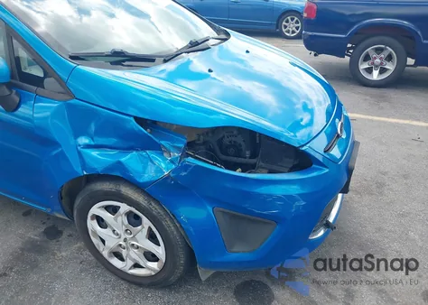 2013 Ford Fiesta Se z USA, uszkodzony, nr VIN 3FADP4EJ3DM207190